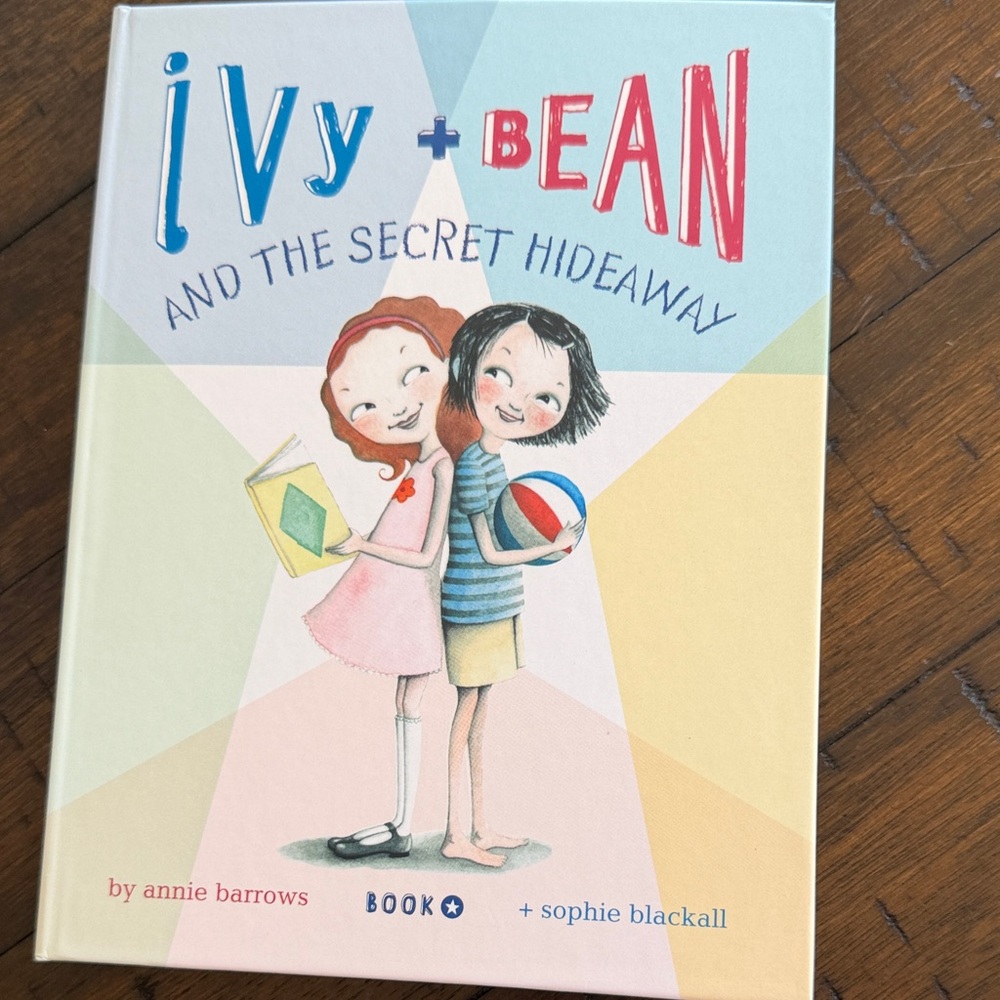 Chronicle Books Ivy + Bean Boxed Set - Series 1, 2, & 3 - Picture 6 of 10